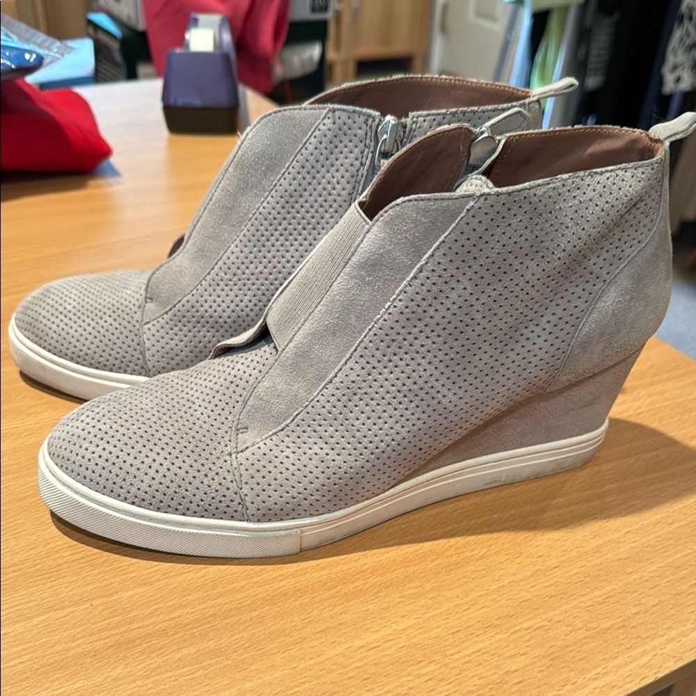 L.Paolo Gray Perforated Women's Wedge Sneakers